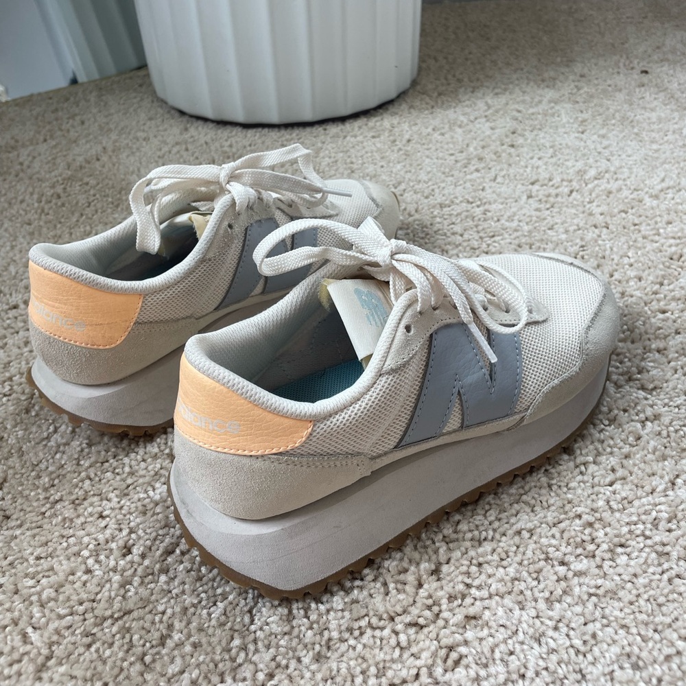 New Balance 237